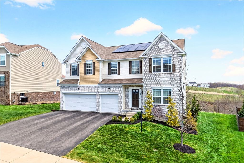 1055 Livorno Dr, Collier Twp, PA 15071