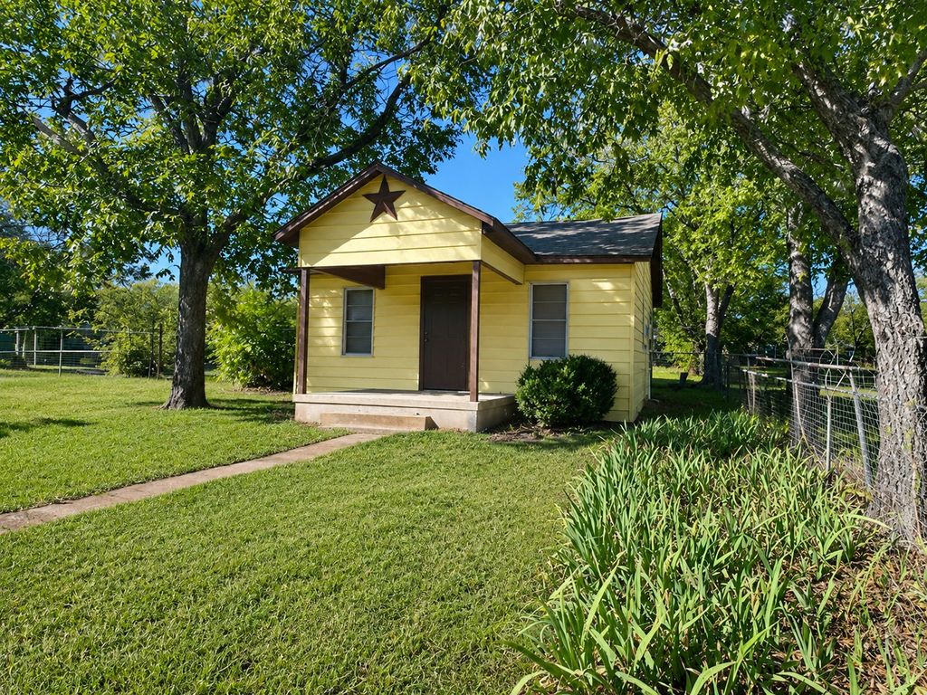 201 N Las Vegas Trail, White Settlement, TX 76108