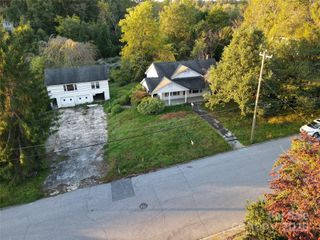 522 1st Avenue W, Hendersonville, NC 28739