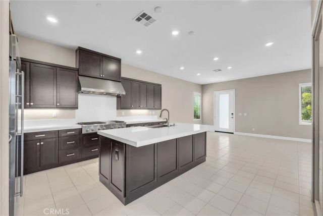 128 Character, Irvine, CA 92618