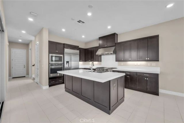 128 Character, Irvine, CA 92618