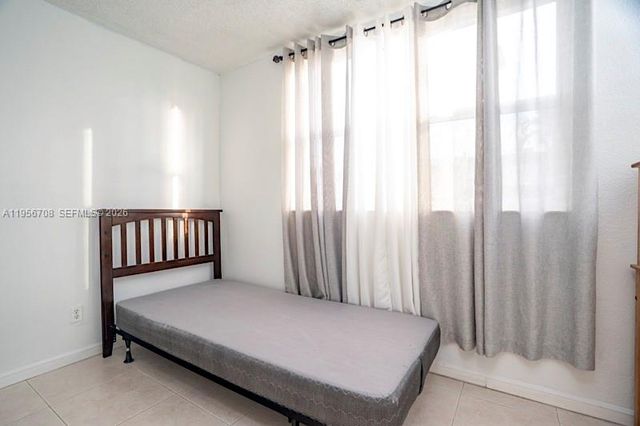 606 W 81st St 111, Hialeah, FL 33014