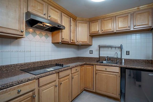 606 W 81st St 111, Hialeah, FL 33014