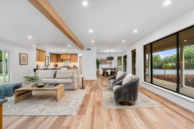 11208 N Fowler Avenue, Clovis, CA 93619