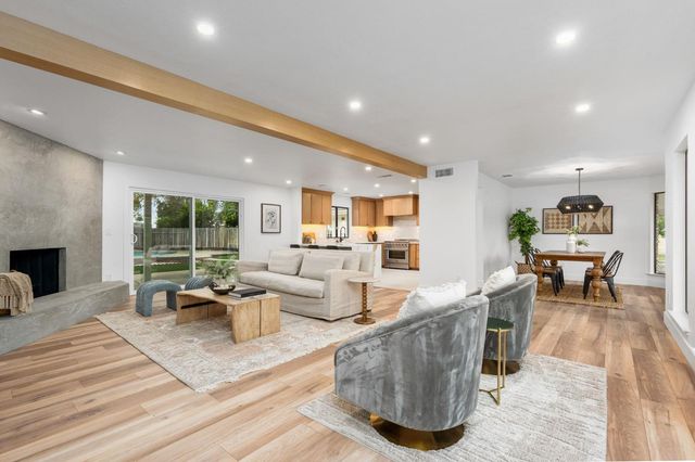 11208 N Fowler Avenue, Clovis, CA 93619