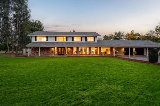 11208 N Fowler Avenue, Clovis, CA 93619