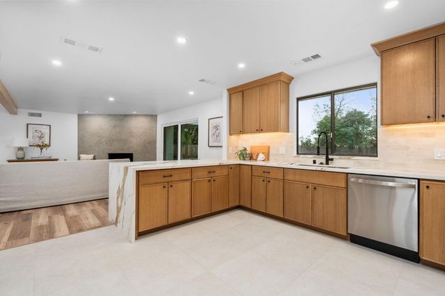 11208 N Fowler Avenue, Clovis, CA 93619