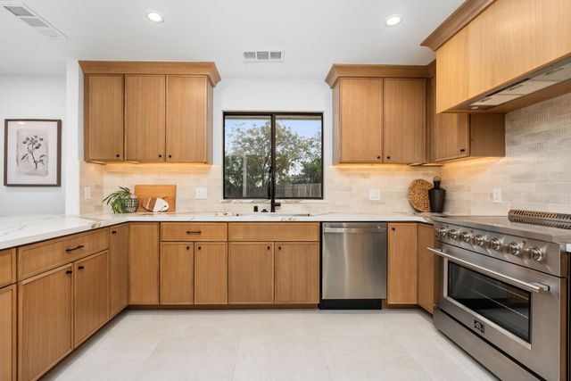 11208 N Fowler Avenue, Clovis, CA 93619