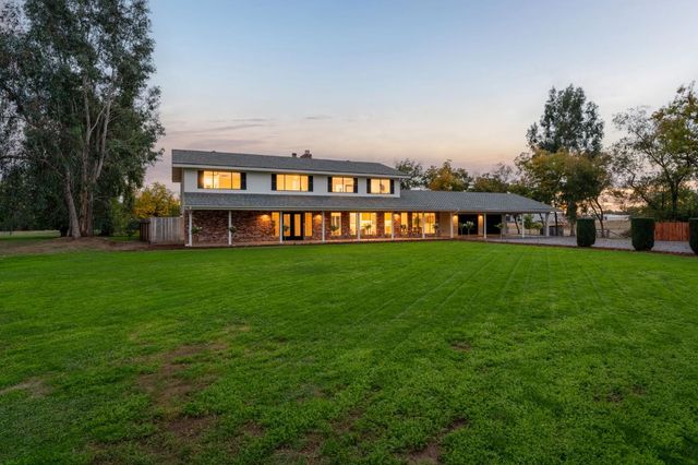 11208 N Fowler Avenue, Clovis, CA 93619