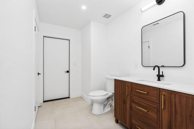 11208 N Fowler Avenue, Clovis, CA 93619