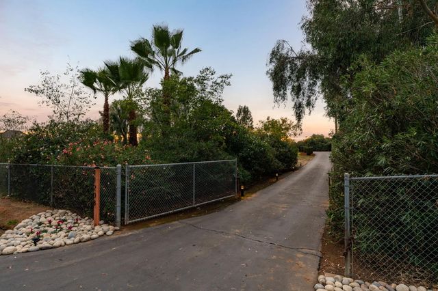 11208 N Fowler Avenue, Clovis, CA 93619