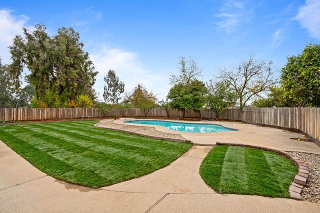 11208 N Fowler Avenue, Clovis, CA 93619