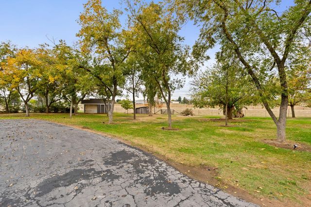 11208 N Fowler Avenue, Clovis, CA 93619