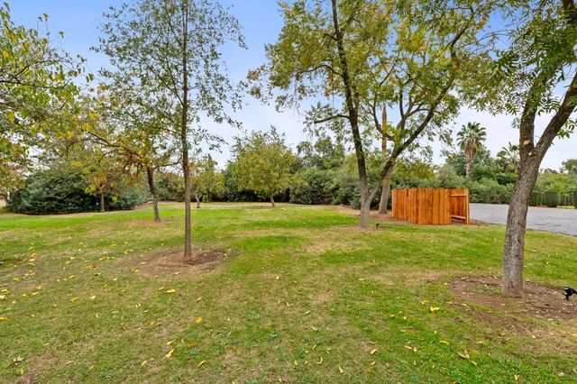 11208 N Fowler Avenue, Clovis, CA 93619