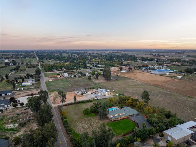 11208 N Fowler Avenue, Clovis, CA 93619