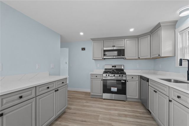 95 Harmony Court, Warwick, RI 02889