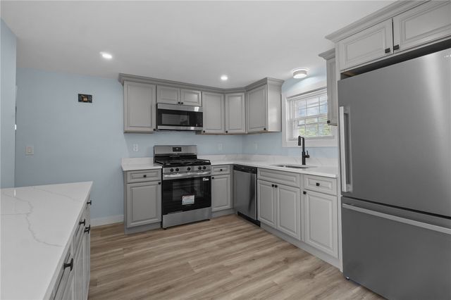 95 Harmony Court, Warwick, RI 02889