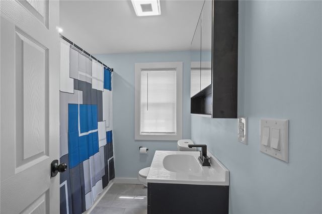 95 Harmony Court, Warwick, RI 02889