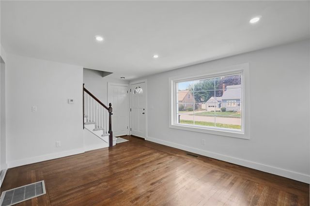 95 Harmony Court, Warwick, RI 02889