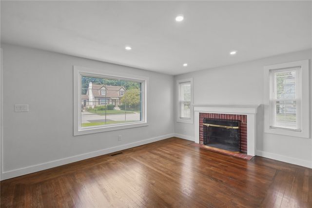 95 Harmony Court, Warwick, RI 02889