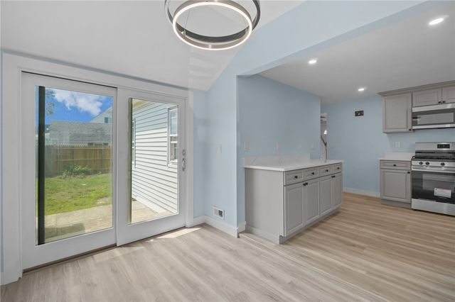 95 Harmony Court, Warwick, RI 02889