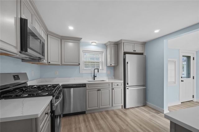 95 Harmony Court, Warwick, RI 02889