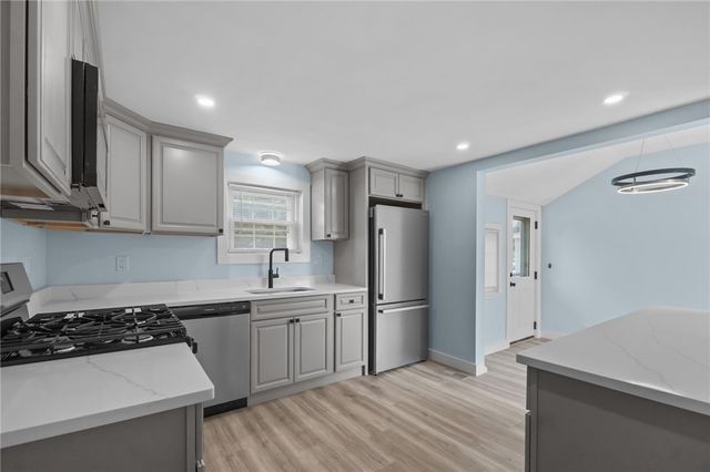 95 Harmony Court, Warwick, RI 02889