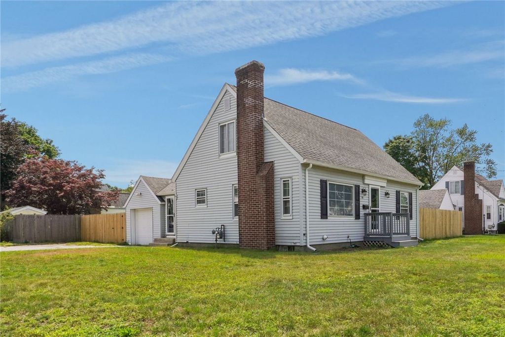 95 Harmony Court, Warwick, RI 02889