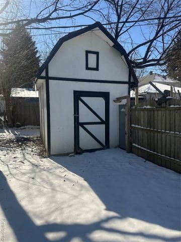 187 NE Nebraska Avenue, Pontiac, MI 48341