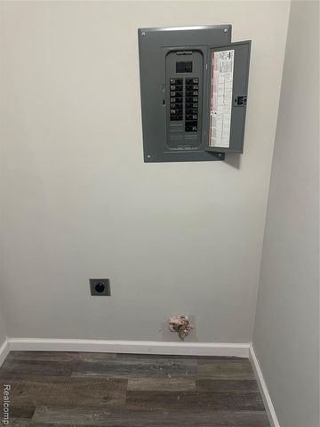 187 NE Nebraska Avenue, Pontiac, MI 48341