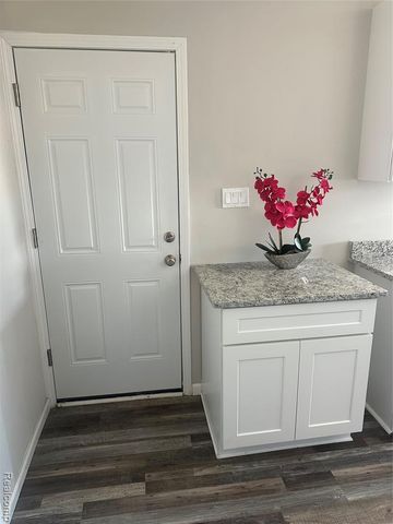 187 NE Nebraska Avenue, Pontiac, MI 48341