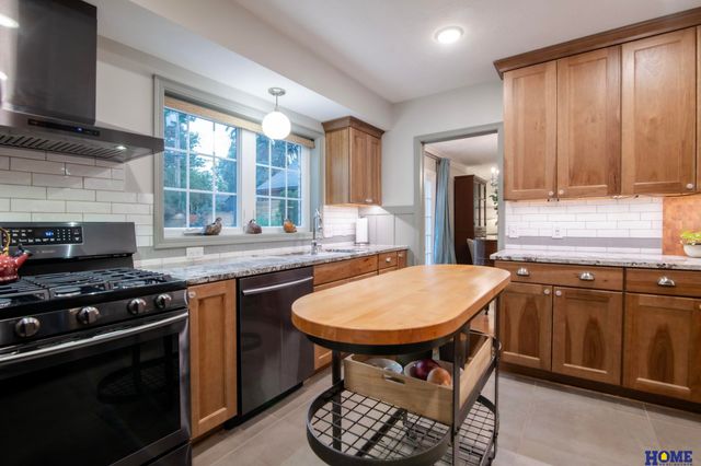 2904 Georgian Court, Lincoln, NE 68502