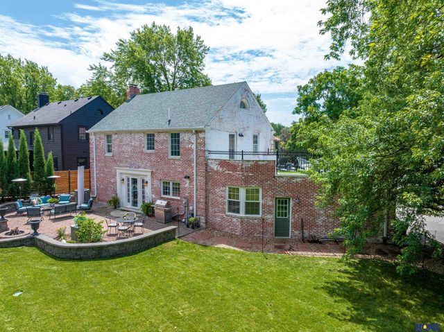 2904 Georgian Court, Lincoln, NE 68502