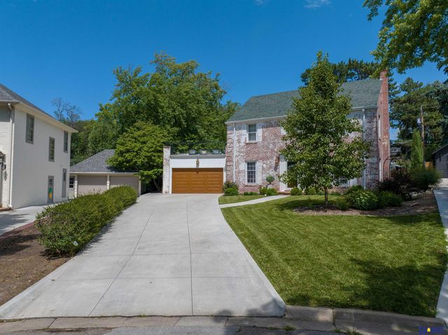 2904 Georgian Court, Lincoln, NE 68502