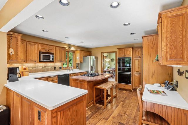 780 Michael DRIVE, Brookfield, WI 53045