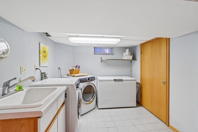 780 Michael DRIVE, Brookfield, WI 53045