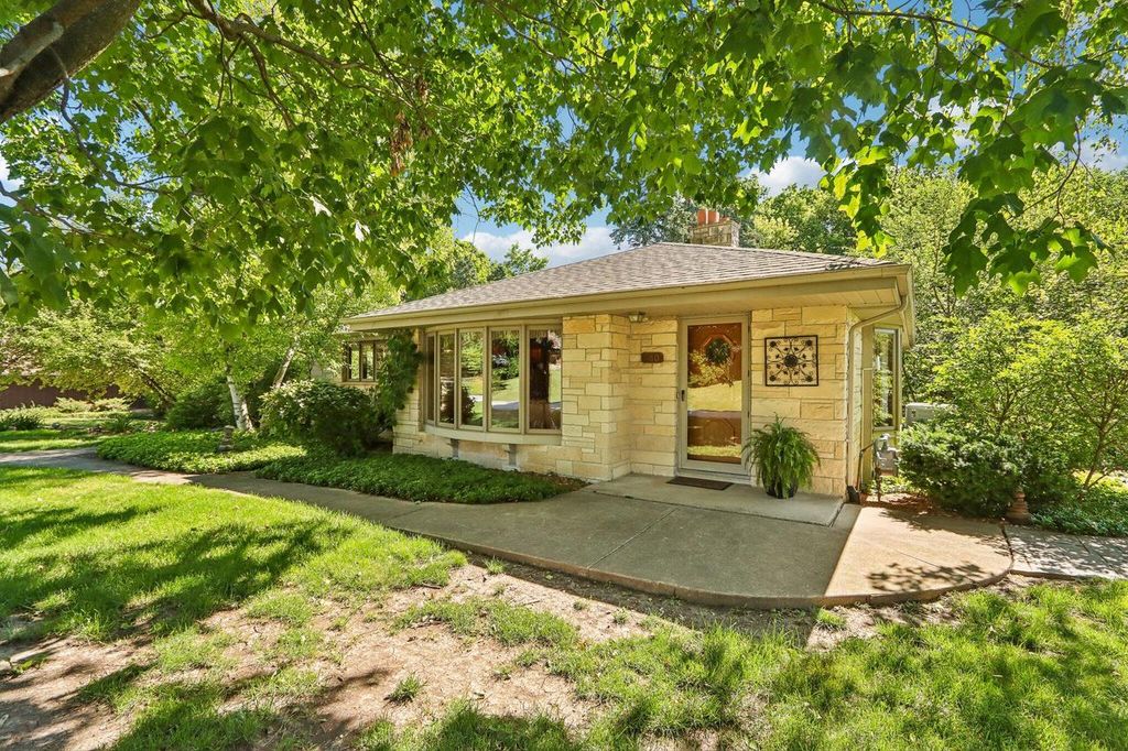 780 Michael DRIVE, Brookfield, WI 53045