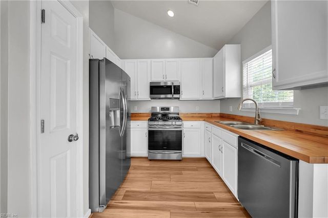 408 Holmes Blvd BLVD, Yorktown, VA 23692