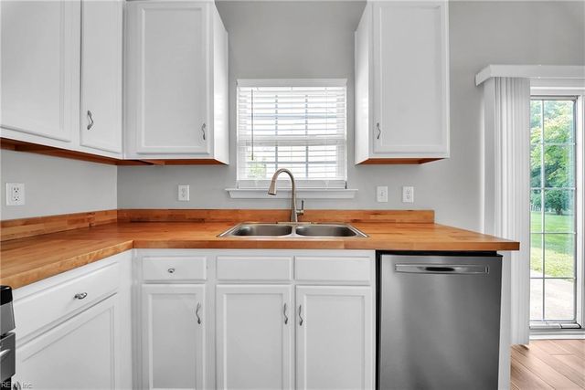 408 Holmes Blvd BLVD, Yorktown, VA 23692