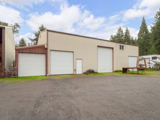 690 STRAWBERRY MOUNTAIN Ln, Roseburg, OR 97470