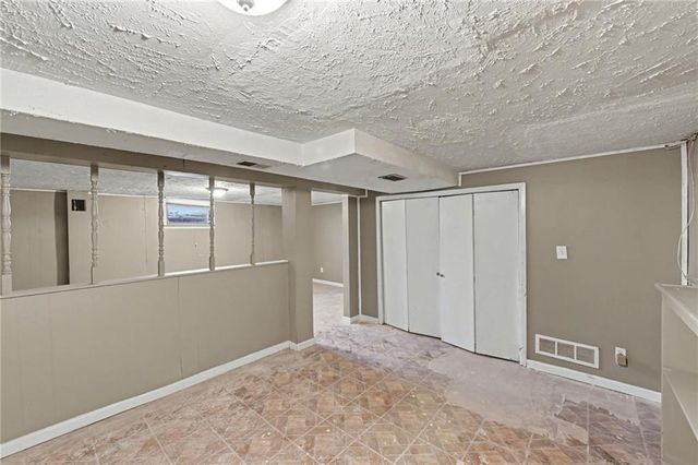 7921 E 118th Terrace, Kansas City, MO 64134