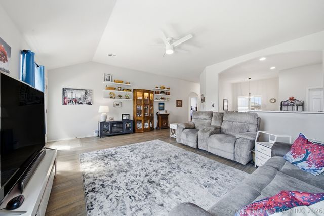6022 E 148th Street S, Bixby, OK 74008