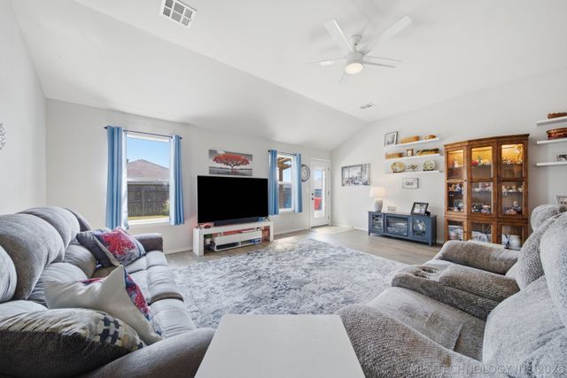 6022 E 148th Street S, Bixby, OK 74008