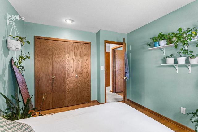 2162 Maple Lane E, Maplewood, MN 55109