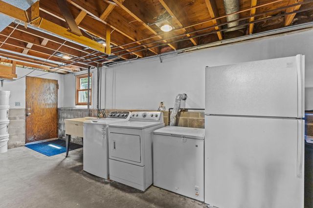 2162 Maple Lane E, Maplewood, MN 55109
