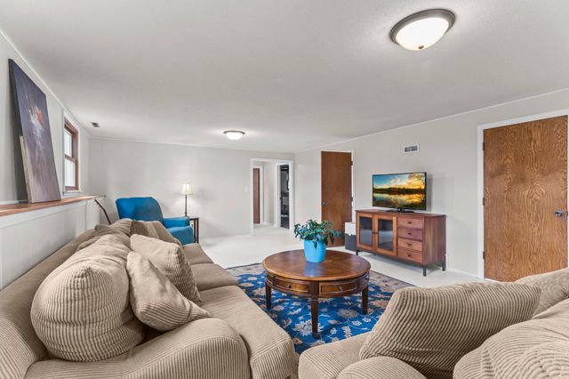 2162 Maple Lane E, Maplewood, MN 55109