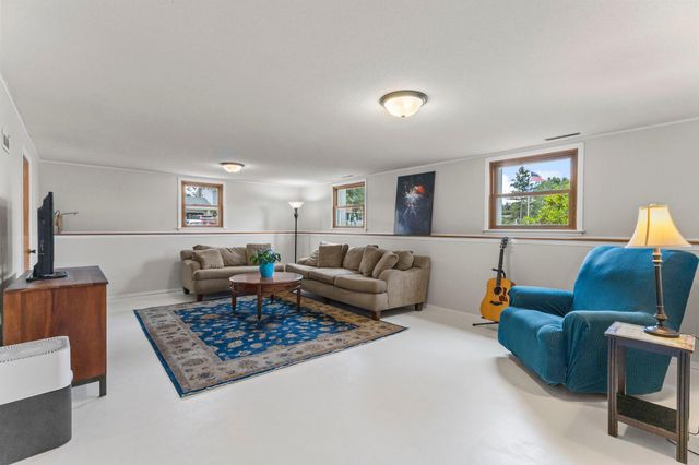 2162 Maple Lane E, Maplewood, MN 55109