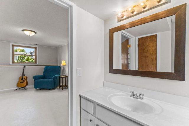 2162 Maple Lane E, Maplewood, MN 55109