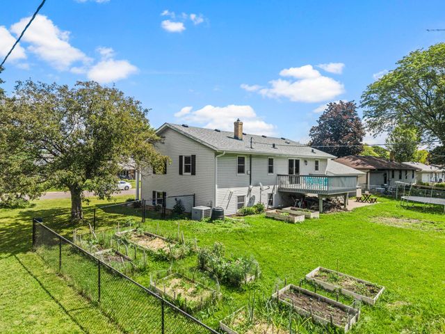 2162 Maple Lane E, Maplewood, MN 55109