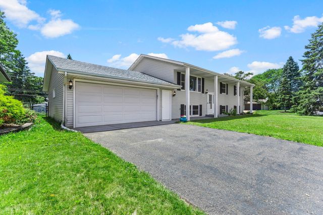 2162 Maple Lane E, Maplewood, MN 55109